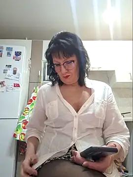 Snapshot of LaliaMia chatting on November 18, 2025, 2:05 am LaliaMia online show from November 18, 2025, 2:05 am