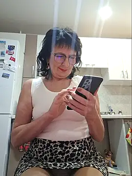 Snapshot of LaliaMia chatting on December 4, 2025, 2:10 am LaliaMia online show from December 4, 2025, 2:10 am