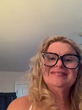 Snapshot of Love_Lee_xo chatting on May 12, 2026, 12:19 am Love Lee xo online show from May 12, 2026, 12:19 am