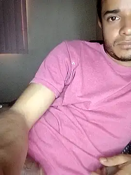 LuisLatinboyy online show from April 18, 2026, 8:42 pm