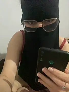 Snapshot of Riham_ri chatting on April 10, 2026, 2:02 pm Riham ri online show from April 10, 2026, 2:02 pm