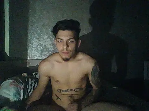Snapshot of robertmrn112 chatting on May 14, 2026, 10:18 pm robertmrn112 online show from May 14, 2026, 10:18 pm