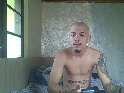 Snapshot of robertmrn112 chatting on June 4, 2026, 9:03 am robertmrn112 online show from June 4, 2026, 9:03 am