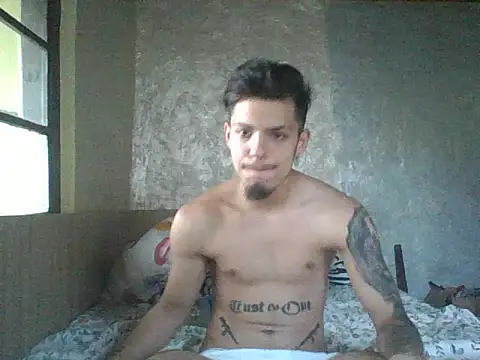 Snapshot of robertmrn112 chatting on May 12, 2026, 5:08 pm robertmrn112 online show from May 12, 2026, 5:08 pm
