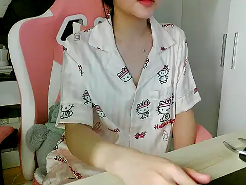 Snapshot of lucienguyen chatting on May 6, 2026, 6:34 pm lucienguyen online show from May 6, 2026, 6:34 pm