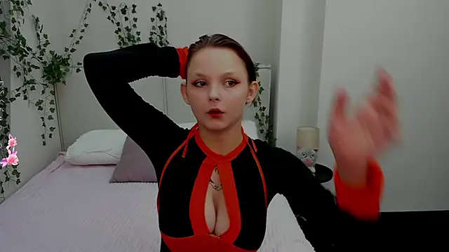 Snapshot of Charlotte_Stee chatting on July 2, 2026, 2:23 am Charlotte Stee online show from July 2, 2026, 2:23 am