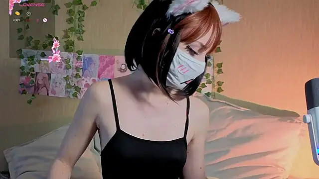 LunaNyanmi online show from May 13, 2026, 2:35 pm