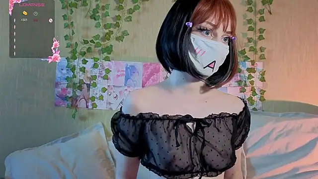 LunaNyanmi online show from May 11, 2026, 3:18 pm