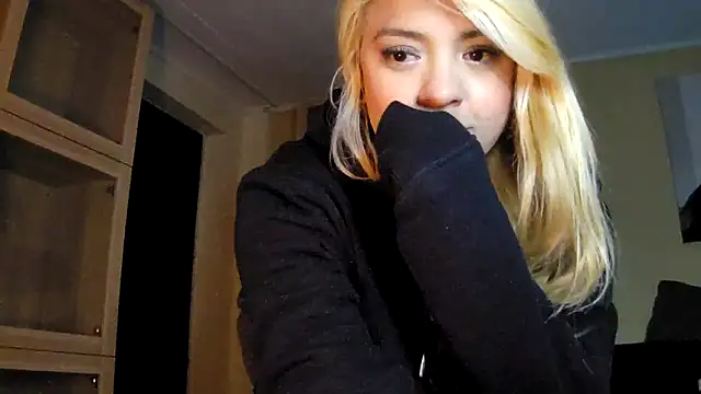 Snapshot of SilvyDiamond chatting on May 14, 2026, 9:45 pm SilvyDiamond online show from May 14, 2026, 9:45 pm