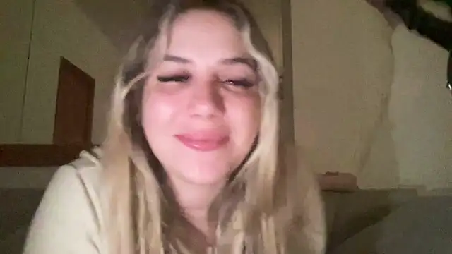 sophiehot69 online show from April 7, 2026, 9:38 pm