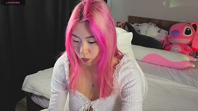 honeyveil  online show from April 13, 2026, 6:50 am