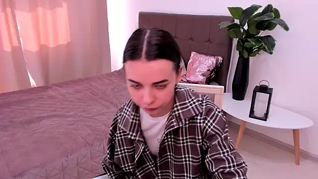 Snapshot of Little_Ami_ chatting on April 15, 2026, 1:26 pm Little Ami online show from April 15, 2026, 1:26 pm