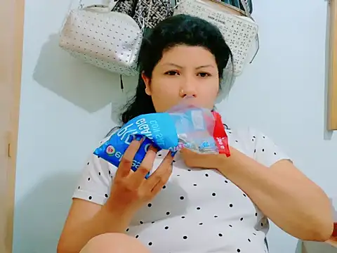 MojaditPussy online show from May 13, 2026, 6:15 pm