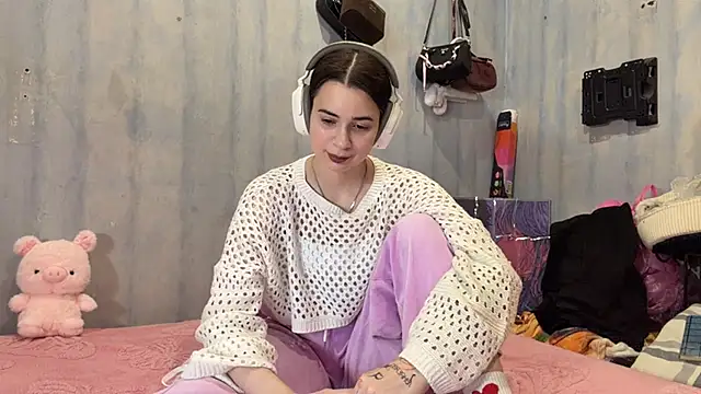 LanoraBilecki online show from April 14, 2026, 10:31 am