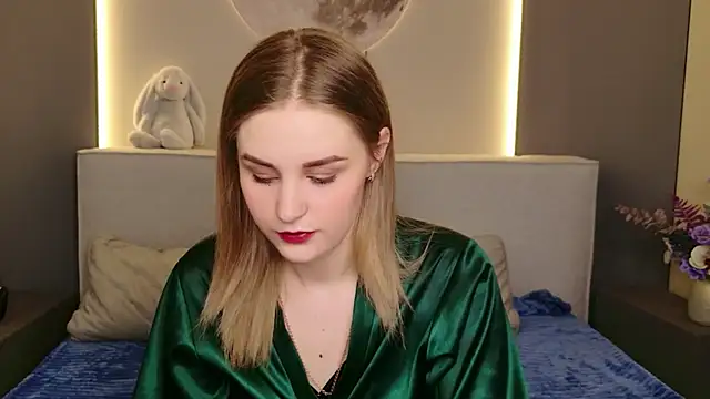 Snapshot of Molly_Voses chatting on May 17, 2026, 8:42 pm Molly Voses online show from May 17, 2026, 8:42 pm