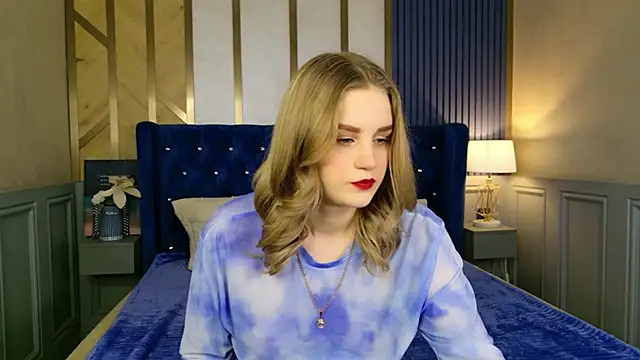 Snapshot of Molly_Voses chatting on May 15, 2026, 8:40 pm Molly Voses online show from May 15, 2026, 8:40 pm