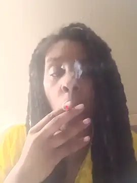 Snapshot of Azelia_33 chatting on April 14, 2026, 11:48 am Azelia 33 online show from April 14, 2026, 11:48 am