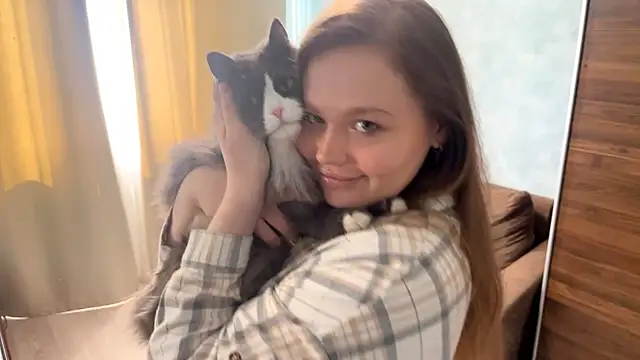 Snapshot of elingibbson chatting on April 7, 2026, 9:33 am elingibbson online show from April 7, 2026, 9:33 am