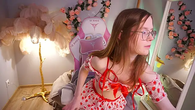 Snapshot of More_Sonne chatting on May 6, 2026, 1:37 pm More Sonne online show from May 6, 2026, 1:37 pm