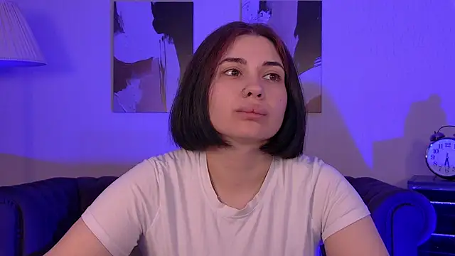 AdrianaToress online show from June 3, 2026, 7:07 pm