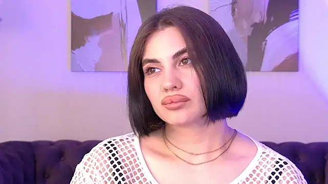 AdrianaToress online show from May 19, 2026, 1:56 am