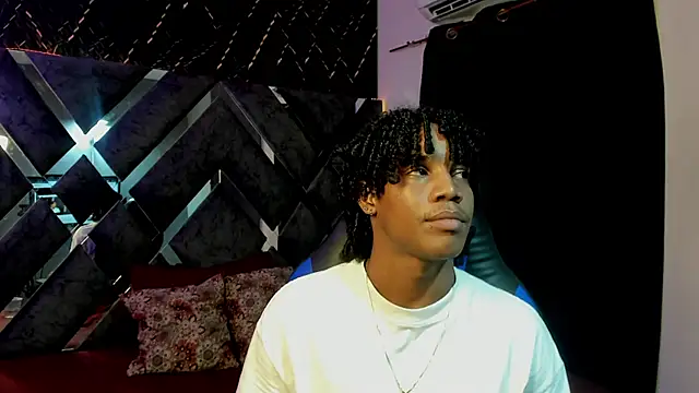 Snapshot of axel_silva4 chatting on April 21, 2026, 9:10 pm axel silva4 online show from April 21, 2026, 9:10 pm