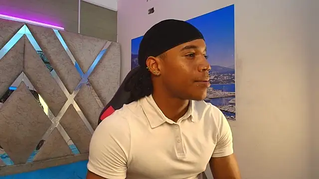 Snapshot of axel_silva4 chatting on April 19, 2026, 7:38 pm axel silva4 online show from April 19, 2026, 7:38 pm
