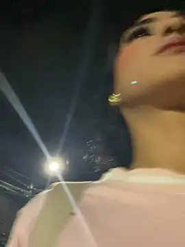 dhalia lux  online show from April 30, 2026, 1:23 am