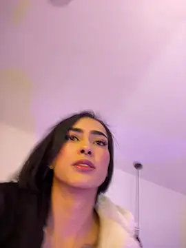 dhalia lux  online show from April 24, 2026, 1:40 am