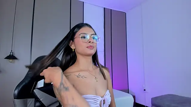 Snapshot of dulce_glow_ chatting on May 6, 2026, 8:02 pm dulce glow online show from May 6, 2026, 8:02 pm