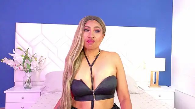 Snapshot of Kiara_Parker_ chatting on May 16, 2026, 8:52 pm Kiara Parker online show from May 16, 2026, 8:52 pm