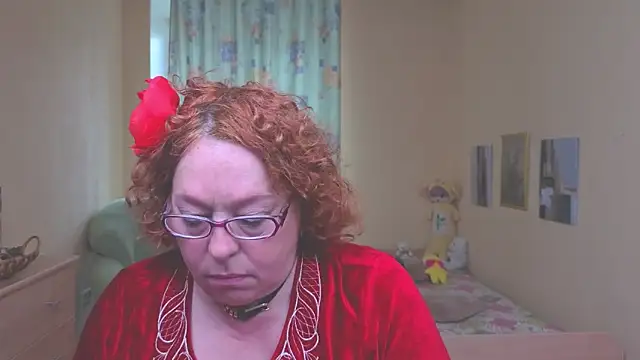 Snapshot of Fara_Flutte chatting on May 12, 2026, 5:04 am Fara Flutte online show from May 12, 2026, 5:04 am