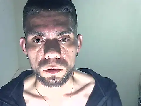 Snapshot of thomas2wood chatting on May 25, 2026, 11:58 pm thomas2wood online show from May 25, 2026, 11:58 pm