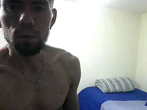 Snapshot of thomas2wood chatting on June 6, 2026, 11:10 pm thomas2wood online show from June 6, 2026, 11:10 pm