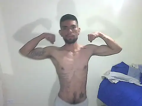 Snapshot of thomas2wood chatting on May 29, 2026, 12:16 am thomas2wood online show from May 29, 2026, 12:16 am
