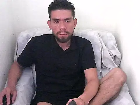 Snapshot of thomas2wood chatting on June 26, 2026, 8:25 pm thomas2wood online show from June 26, 2026, 8:25 pm