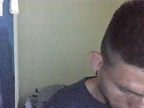 Snapshot of thomas2wood chatting on May 24, 2026, 2:33 am thomas2wood online show from May 24, 2026, 2:33 am