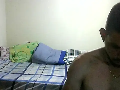 Snapshot of thomas2wood chatting on May 7, 2026, 1:43 am thomas2wood online show from May 7, 2026, 1:43 am