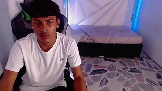 Snapshot of Angel_foxc_ chatting on April 7, 2026, 10:22 pm Angel foxc online show from April 7, 2026, 10:22 pm