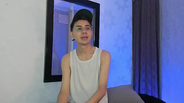 Snapshot of youn_rider chatting on May 26, 2026, 7:34 pm youn rider online show from May 26, 2026, 7:34 pm