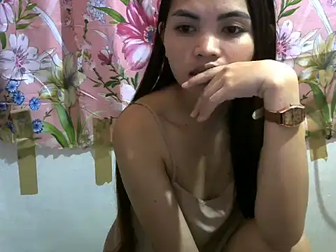 petitegirl123 online show from April 7, 2026, 1:13 pm