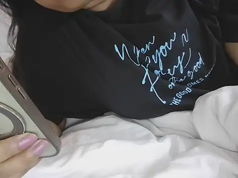 Snapshot of honey_bunnix chatting on July 12, 2026, 7:42 am honey bunnix online show from July 12, 2026, 7:42 am