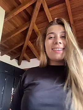 Snapshot of _BellaSmith_ chatting on June 17, 2026, 7:57 pm BellaSmith online show from June 17, 2026, 7:57 pm