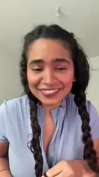 Snapshot of holaRosa chatting on April 20, 2026, 5:25 pm holaRosa online show from April 20, 2026, 5:25 pm