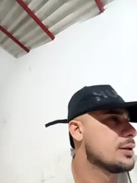 Snapshot of franDuxxx chatting on April 9, 2026, 2:57 am franDuxxx online show from April 9, 2026, 2:57 am