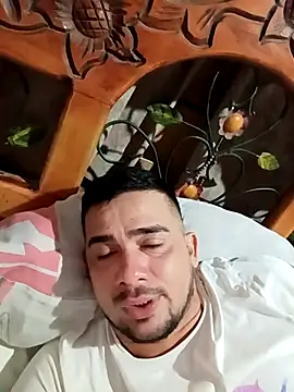 Snapshot of franDuxxx chatting on April 10, 2026, 2:29 am franDuxxx online show from April 10, 2026, 2:29 am