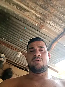 Snapshot of franDuxxx chatting on April 15, 2026, 5:39 pm franDuxxx online show from April 15, 2026, 5:39 pm