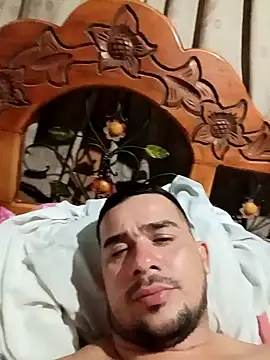 Snapshot of franDuxxx chatting on April 12, 2026, 12:25 am franDuxxx online show from April 12, 2026, 12:25 am