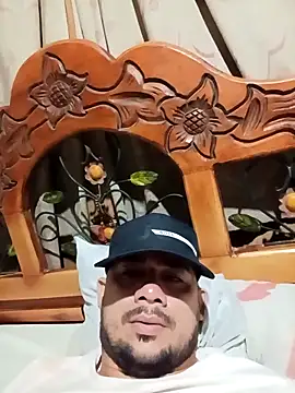 Snapshot of franDuxxx chatting on April 14, 2026, 8:41 am franDuxxx online show from April 14, 2026, 8:41 am