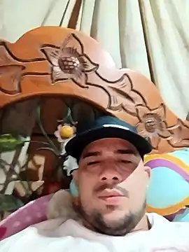 Snapshot of franDuxxx chatting on April 11, 2026, 10:52 am franDuxxx online show from April 11, 2026, 10:52 am